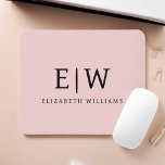 Blush Dusty Pink Girly Script Monogram Name Modern Mousepad<br><div class="desc">Blush Dusty Pink Monogramm Fügen Sie Ihren eigenen Namen Mousepad (Maus Pad). Das macht den perfekten 16 Geburtstag,  Hochzeit,  Brautparty,  Jubiläum,  Babydusche oder Junggeselinnen-Abschied Geschenk für jemanden,  der Lieben glamourösen Luxus und schicke Stile.</div>