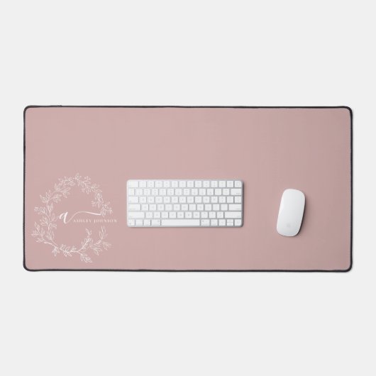 Blush Dusty Pink Girly Script Monogram Name Modern Schreibtischunterlage (Tastatur & Maus)
