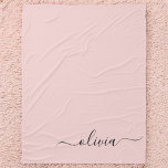 Blush Dusty Pink Modern Script Girl Monogram Name Fleecedecke<br><div class="desc">Schwarz und Blush Dusty Pink Einfache Script Monogram Name und Initial Fleece Blanket. Das macht den perfekten 16 Geburtstag,  Hochzeit,  Brautparty,  Jubiläum,  Babydusche oder Junggeselinnen-Abschied Geschenk für jemanden,  der Lieben glamourösen Luxus und schicke Stile.</div>