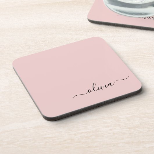 Blush Dusty Pink Modern Script Girl Monogram Name Getränkeuntersetzer (Linke Seite)