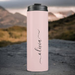 Blush Dusty Pink Modern Script Girl Monogram Name Thermosbecher<br><div class="desc">Blush Dusty Pink Monogram Name Drink Tumbler. Das macht den perfekten 16 Geburtstag,  Hochzeit,  Brautparty,  Jubiläum,  Babydusche oder Junggeselinnen-Abschied Geschenk für jemanden,  der Lieben glamourösen Luxus und schicke Stile.</div>