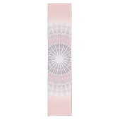 Blush Eggplant Geometric Mandala Kurzer Tischläufer (Vorderseite)