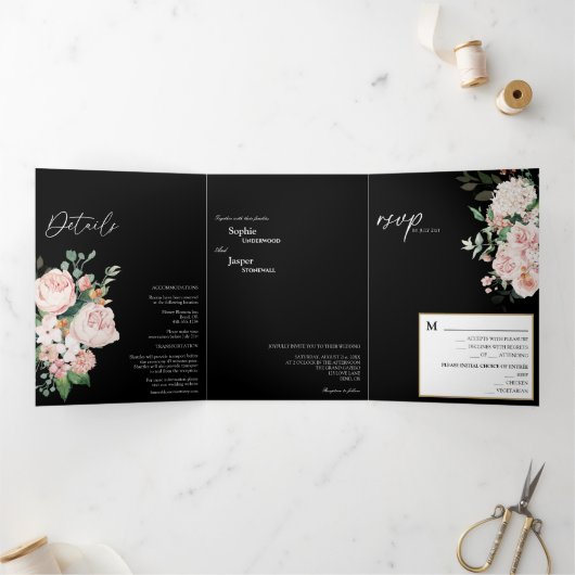 Blush Floral Black Tri-Fold Hochzeit Einladung (Innenseite)