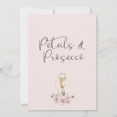 Blush Floral Petals and Prosecco Brautparty Einladung (Rückseite)