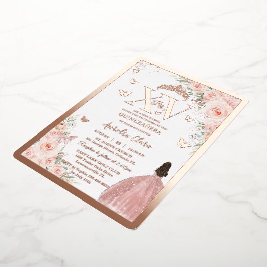 Blush Floral Quinceañera Quince 15 XV Rose Gold Folieneinladung (Gedreht)