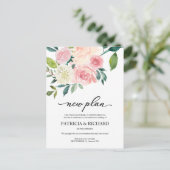 Blush Floral Wedding Postponement Neuer Plan Postkarte (Stehend Vorderseite)
