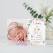 Blush Floral Woodland New Baby Girl Foto Birth Ankündigung (Stehend Vorderseite)