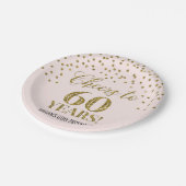 Blush Gold Confetti freut sich auf 60 Jahre Geburt Pappteller (Schrägansicht)