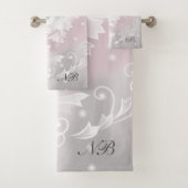 Blush Gray White Floral Fantasy Initialen Badhandtuch Set (Insitu)