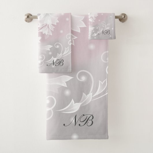 Blush Gray White Floral Fantasy Initialen Badhandtuch Set (Insitu)