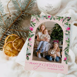 Blush Hellrosa Grüne Arch Weihnachten 1 Foto<br><div class="desc">Diese Kollektion besticht durch leuchtend rosa Aquarellen,  Beeren und Wintergrün mit moderner und eleganter Typografie,  die im Winter mit botanischen Mustern geschmückt ist.</div>