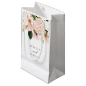 Blush Hydrangea Hotel Wedding Gift Bag Kleine Geschenktüte (Vorderseite Schrägansicht)
