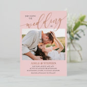 Blush Join US Script Fotos Doppelseitige Hochzeit Folieneinladung (Stehend vorne)