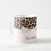 Blush Leopard White Bow Kaffeetasse (Vorderseite Links)