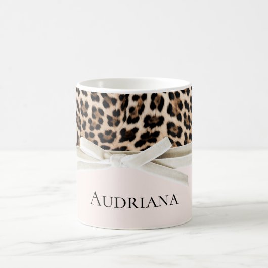 Blush Leopard White Bow Kaffeetasse (Mittel)