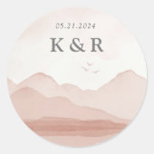 Blush Mountain Range Landscape Wedding Monogram Runder Aufkleber (Vorderseite)