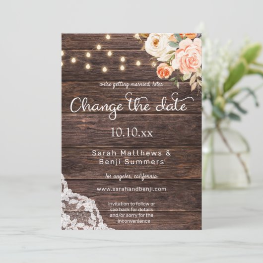 Blush Peach Floral Wood Lace Licht ändern das Datu Einladung (Stehend Vorderseite)