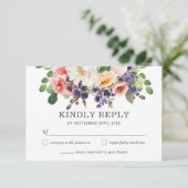Blush Peach Lila Weiße Blumengrün Hochzeit RSVP Karte (Stehend Vorderseite)