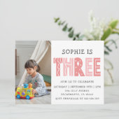 Blush Pink 3. Geburtstag Foto Einladung (Stehend Vorderseite)