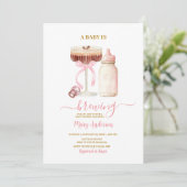 Blush Pink Baby Is Brewing Milk Bottle Baby Shower Einladung (Stehend Vorderseite)