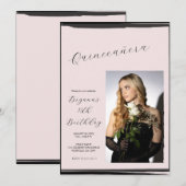 Blush Pink & Black Foto Trendy Moderne Quinceñera Einladung (Vorne/Hinten)