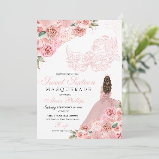 Blush Pink Blumenmasquerade Sweet 16 Einladung (Stehend Vorderseite)