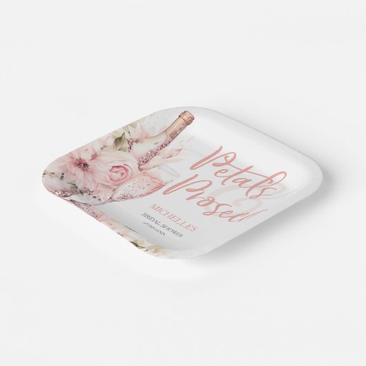 Blush Pink Boho Petals und Prosecco Floral Pappteller (Gewinkelt)