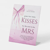 Blush Pink Bow Brautparty Raten wie viele Küsse Sockelschild (Vorderseite)