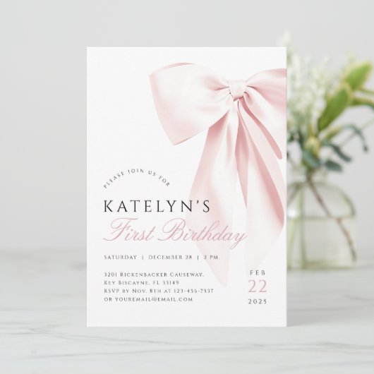Blush Pink Bow Erster Geburtstag Einladung (Stehend Vorderseite)