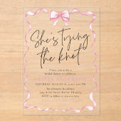 Blush Pink Bow Sie bindet das Brautparty des Knote Acryleinladungen (Vorderseite)