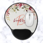 Blush Pink Burgundy Bloral Script Monogram Gel Mousepad<br><div class="desc">Dieses elegante personalisierte Mauspad verfügt über ein Monogramm und einen Vornamen in modernen rosa und bordeauxfarbenen Schriften. Die Blume und die Grünflächen sind in Rosa und Bordeaux gehalten,  das Wasser ist in Rosa gehalten.</div>