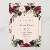Blush Pink Burgundy Floral Elegantes Script Hochze Einladung (Vorne/Hinten)