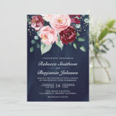 Blush Pink Burgundy Floral QR Code Navy Hochzeit Einladung (Stehend Vorderseite)