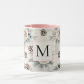 Blush Pink Christmas Pine Cones Floral Monogram Tasse (Zentrum)