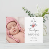 Blush Pink Cross Bloral Foto Taufe Dankeskarte (Stehend Vorderseite)