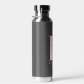 Blush Pink Einfache Monogramm auf Karkohle Grau Trinkflasche (Rechts)