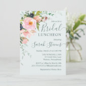 Blush Pink Floral auf Light Blue Bridal Luncheon Einladung (Stehend Vorderseite)