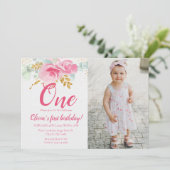 Blush Pink Floral Baby's First Birthday Foto Einladung (Stehend Vorderseite)