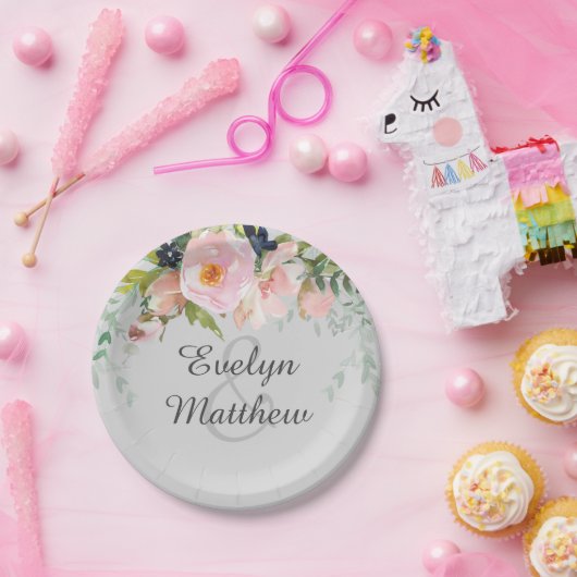 Blush Pink Floral Bouquet auf grauem Brautparty Pappteller (Party)