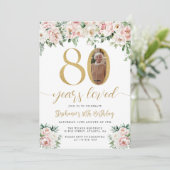 Blush Pink Floral Foto 80. Geburtstag Einladung (Stehend Vorderseite)