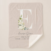 Blush Pink Floral Letter E Baby Script Geburtsstun Sherpadecke (Vorderseite)