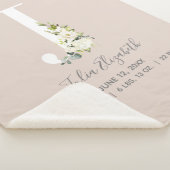 Blush Pink Floral Letter J Baby Script Geburtsstun Sherpadecke (3/4)