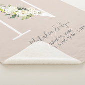 Blush Pink Floral Letter N Baby Script Geburtsstun Sherpadecke (3/4)