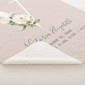 Blush Pink Floral Letter V Baby Script Geburtsstun Sherpadecke (3/4)