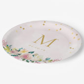 Blush Pink Floral Monogram Brautparty Pappteller (Schrägansicht)