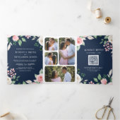 Blush Pink Floral QR Code Navy Blue Wedding Dreifach Gefaltete Einladung (Innenseite)