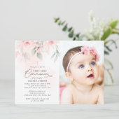 Blush Pink Flowers, Greenery, First Holy Communion Einladung (Stehend Vorderseite)