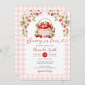 Blush Pink Gingham Berry in Liebe Brautparty Einladung (Vorne/Hinten)