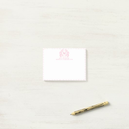 Blush Pink Gingham Floral Crest Monogram Post-it Klebezettel (Auf Schreibtisch)