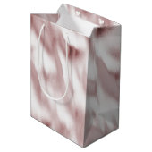 Blush Pink Glam Birthday Mittlere Geschenktüte (Rückseite Schrägansicht)